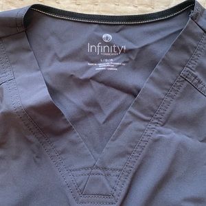 Cherokee scrub top. Large. Grey.